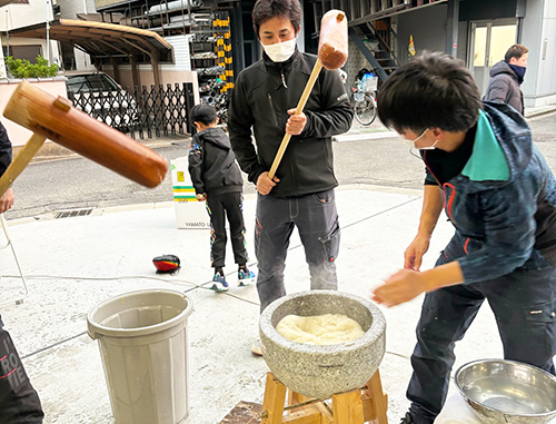 三光電気工業株式会社　お餅ちつき